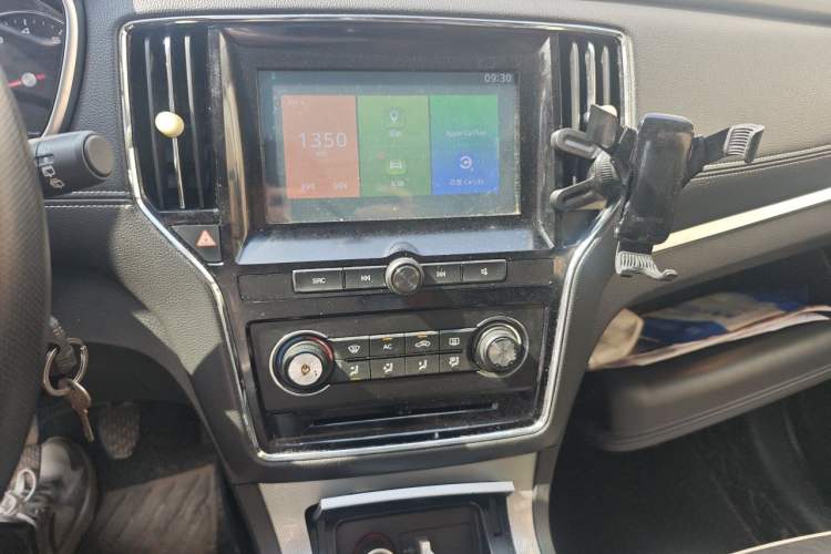 Used Roewe RX5 2018 20T Two-Wheel Drive Manual Flagship Edition Audio And AC Panel