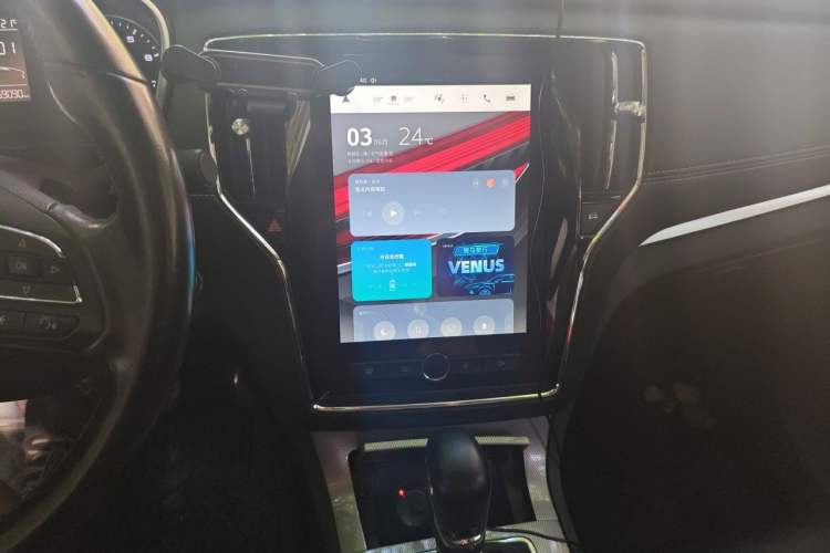 Used Roewe RX5 2018 20T Two-Wheel Drive Automatic Internet Smart Luxury Edition Audio And AC Panel