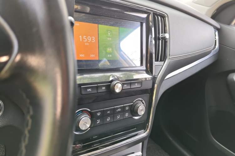 Used Roewe RX5 2018 20T Two-Wheel Drive Automatic Flagship Edition Audio And AC Panel