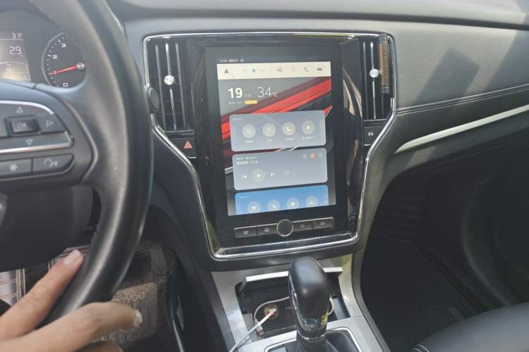 Used Roewe RX5 2018 20T Two-Wheel Drive Automatic Internet Smart Edition Audio And AC Panel
