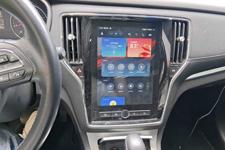 Used Roewe RX5 2018 20T Two-Wheel Drive Automatic Internet Smart Edition Audio And AC Panel