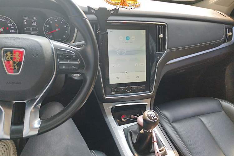 Used Roewe RX5 2018 20T Two-Wheel Drive Manual Internet Smart Edition Audio And AC Panel
