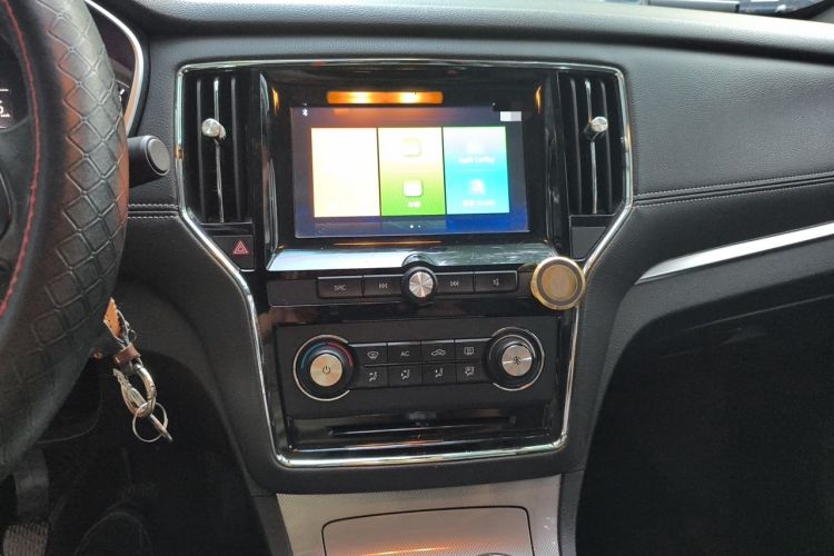 Used Roewe RX5 2018 20T Two-Wheel Drive Manual Flagship Edition Audio And AC Panel