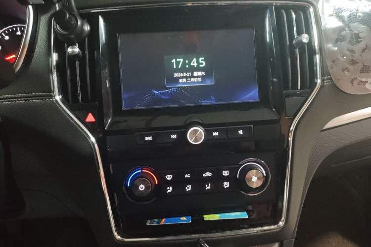 Used Roewe RX5 2018 20T Two-Wheel Drive Manual Flagship Edition Audio And AC Panel