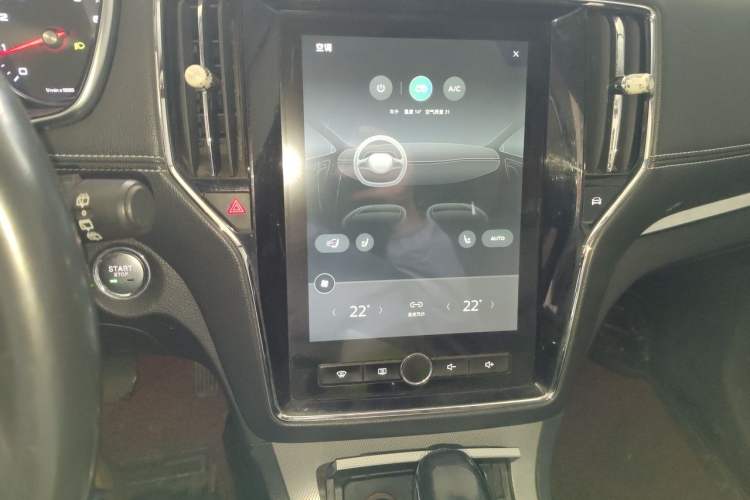 Used Roewe RX5 2018 20T Two-Wheel Drive Automatic Internet Smart Edition Audio And AC Panel