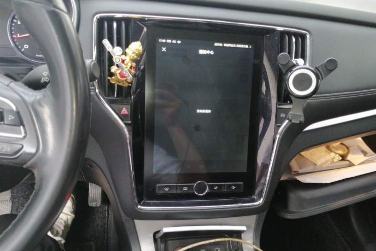 Used Roewe RX5 2018 20T Two-Wheel Drive Manual Internet Smart Edition Audio And AC Panel