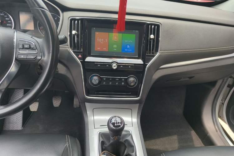 Used Roewe RX5 2018 20T Two-Wheel Drive Manual Flagship Edition Audio And AC Panel