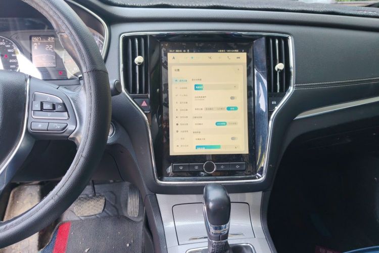 Used Roewe RX5 2018 20T Two-Wheel Drive Automatic Internet Smart Edition Audio And AC Panel