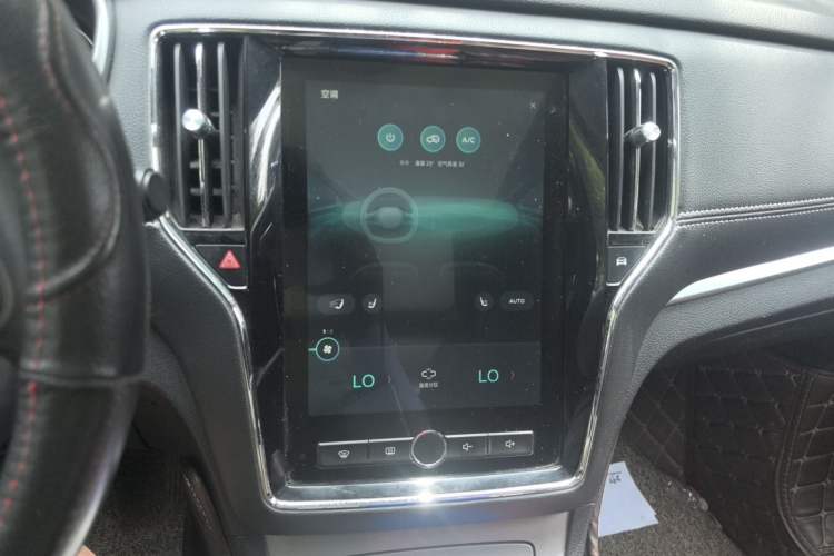 Used Roewe RX5 2018 20T Two-Wheel Drive Manual Internet Smart Edition Audio And AC Panel