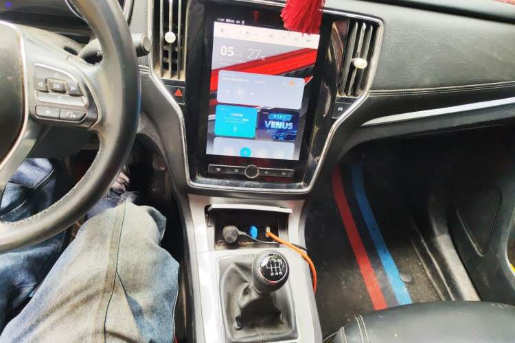 Used Roewe RX5 2018 20T Two-Wheel Drive Manual Internet Smart Edition Audio And AC Panel