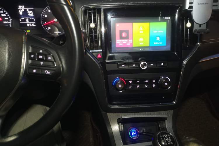 Used Roewe RX5 2018 20T Two-Wheel Drive Manual Flagship Edition Audio And AC Panel