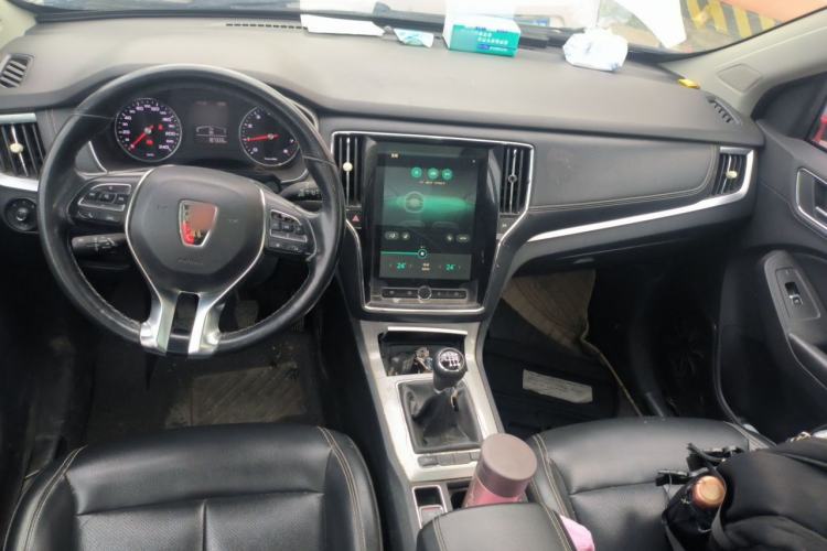 Used Roewe RX5 2018 20T Two-Wheel Drive Manual Internet Smart Edition Center Console
