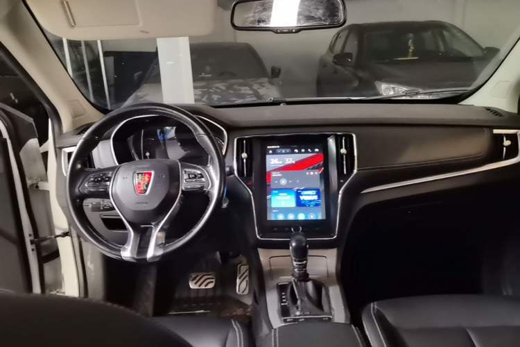 Used Roewe RX5 2018 30T Two-Wheel Drive Automatic Internet Smart Edition Center Console