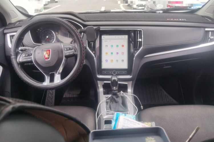 Used Roewe RX5 2018 20T Two-Wheel Drive Automatic Internet Smart Edition Center Console