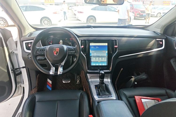 Used Roewe RX5 2018 30T Two-Wheel Drive Automatic Internet Platinum Edition Center Console