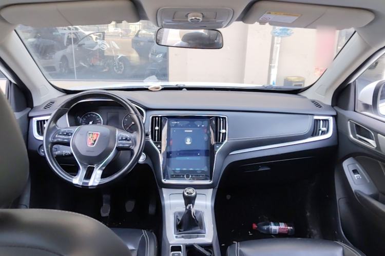 Used Roewe RX5 2018 20T Two-Wheel Drive Manual Internet Elite Edition Center Console