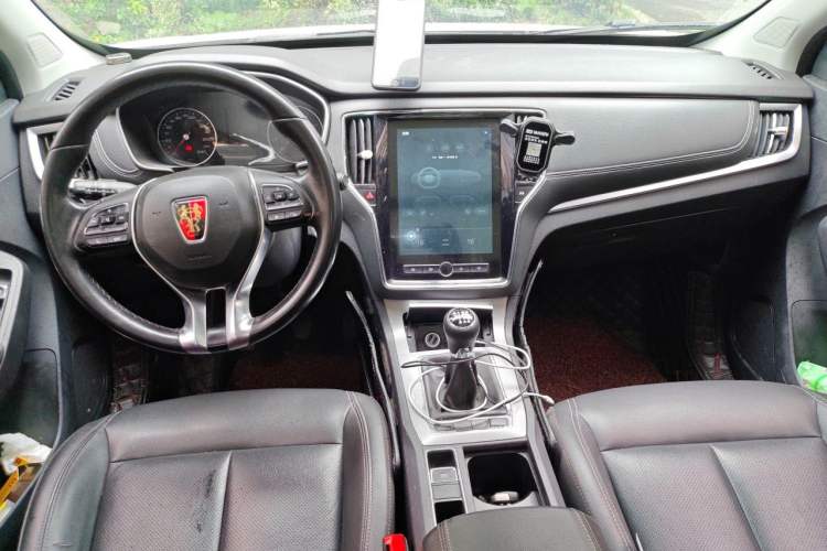 Used Roewe RX5 2018 20T Two-Wheel Drive Manual Internet Elite Edition Center Console