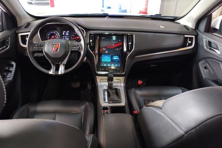 Used Roewe RX5 2018 20T Two-Wheel Drive Automatic Internet Smart Edition Center Console