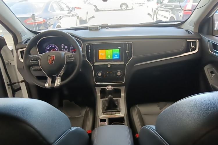 Used Roewe RX5 2018 20T Two-Wheel Drive Manual Flagship Edition Center Console