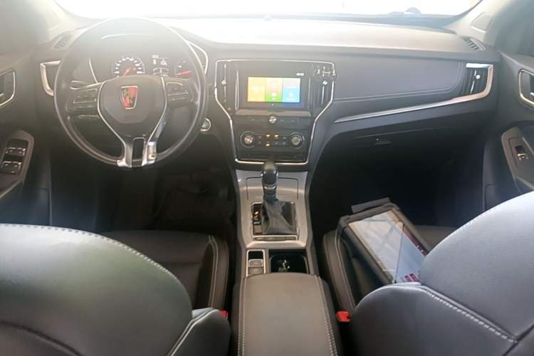 Used Roewe RX5 2018 20T Two-Wheel Drive Automatic Flagship Edition Center Console