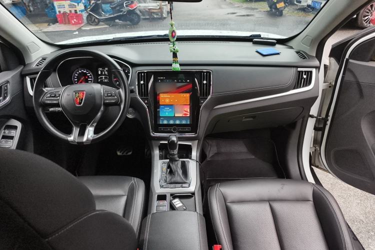 Used Roewe RX5 2018 20T Two-Wheel Drive Automatic Internet Smart Edition Center Console