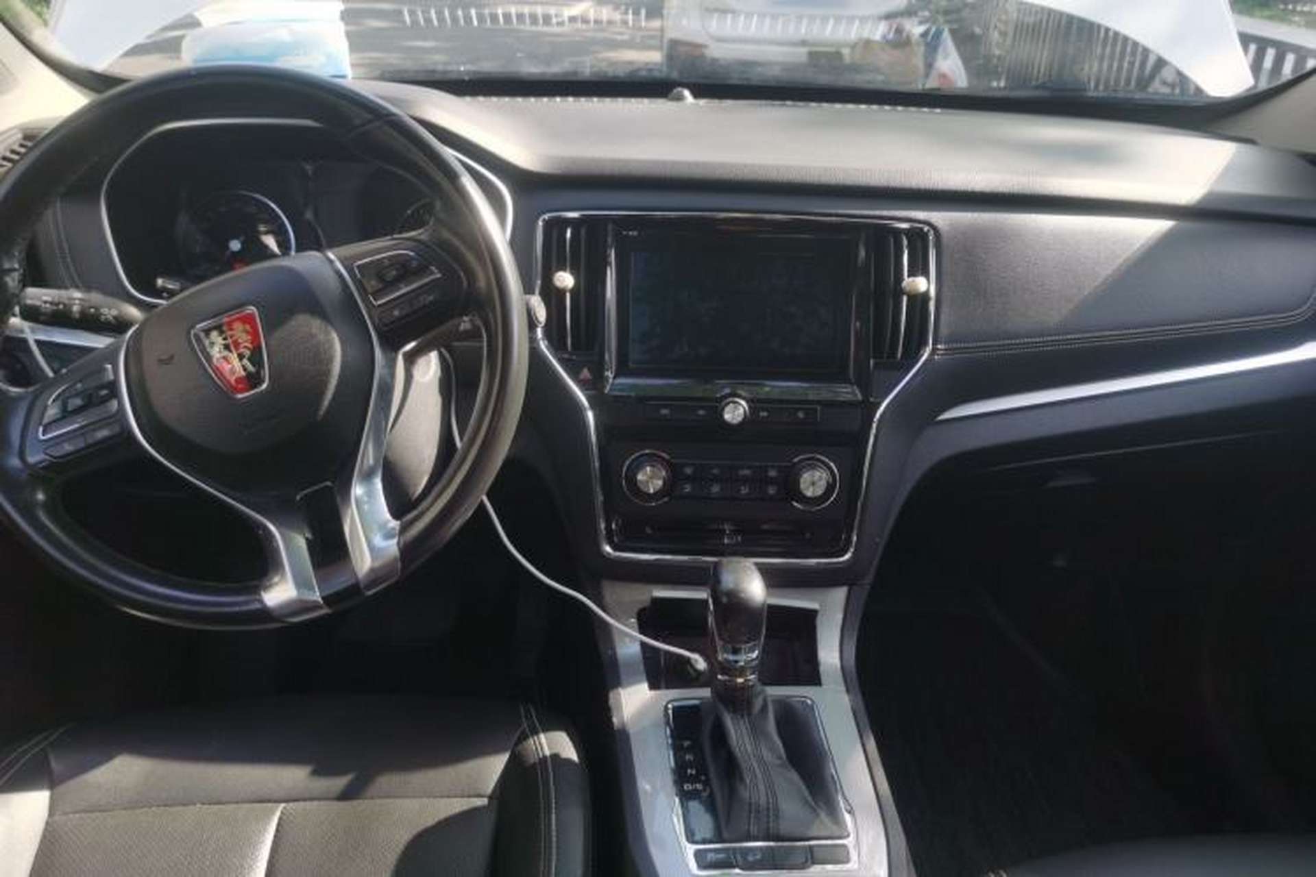 Used Roewe RX5 2018 20T Two-Wheel Drive Automatic Flagship Edition Center Console
