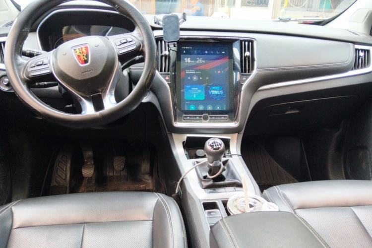 Used Roewe RX5 2018 20T Two-Wheel Drive Manual Internet Smart Edition Center Console