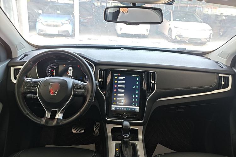 Used Roewe RX5 2018 30T Two-Wheel Drive Automatic Internet Platinum Edition Center Console