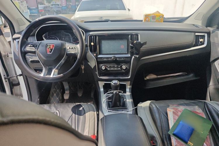 Used Roewe RX5 2018 20T Two-Wheel Drive Manual Flagship Edition Center Console