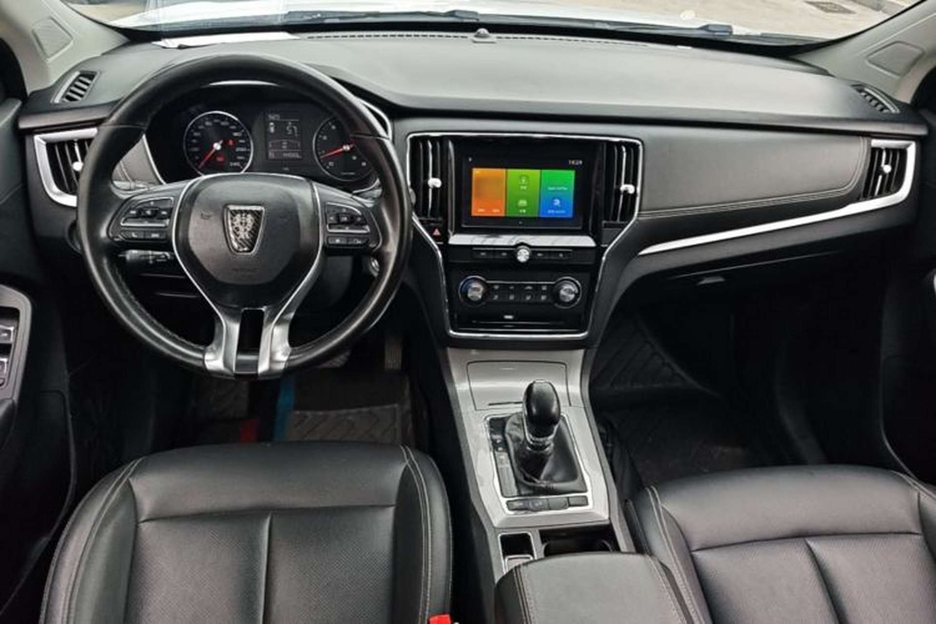 Used Roewe RX5 2018 20T Two-Wheel Drive Automatic Flagship Edition Center Console