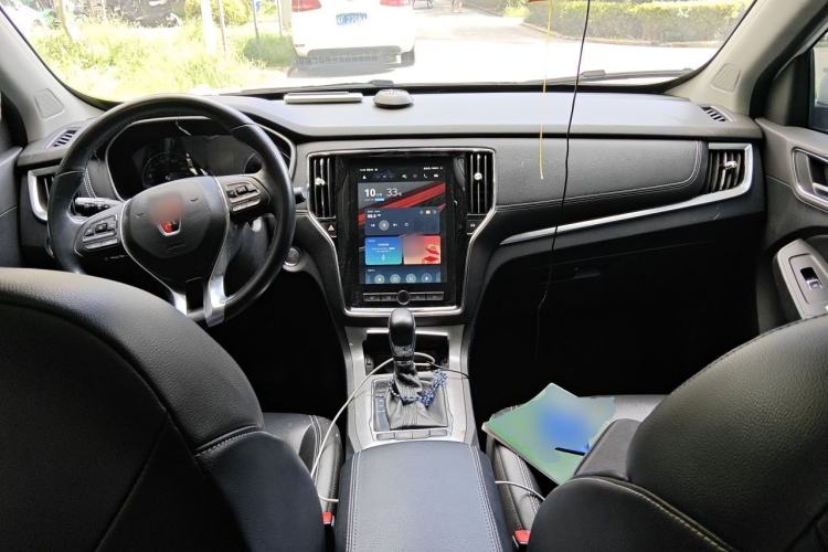Used Roewe RX5 2018 20T Two-Wheel Drive Automatic Internet Smart Edition Center Console
