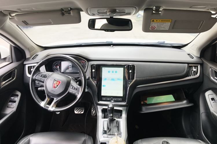 Used Roewe RX5 2018 30T Two-Wheel Drive Automatic Internet Platinum Edition Center Console
