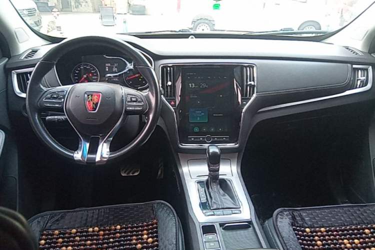 Used Roewe RX5 2018 20T Two-Wheel Drive Automatic Internet Smart Edition Center Console