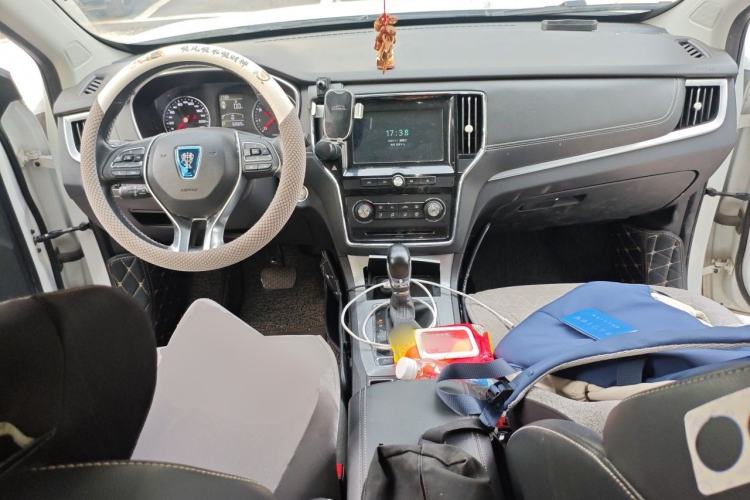 Used Roewe RX5 2018 20T Two-Wheel Drive Automatic Flagship Edition Center Console