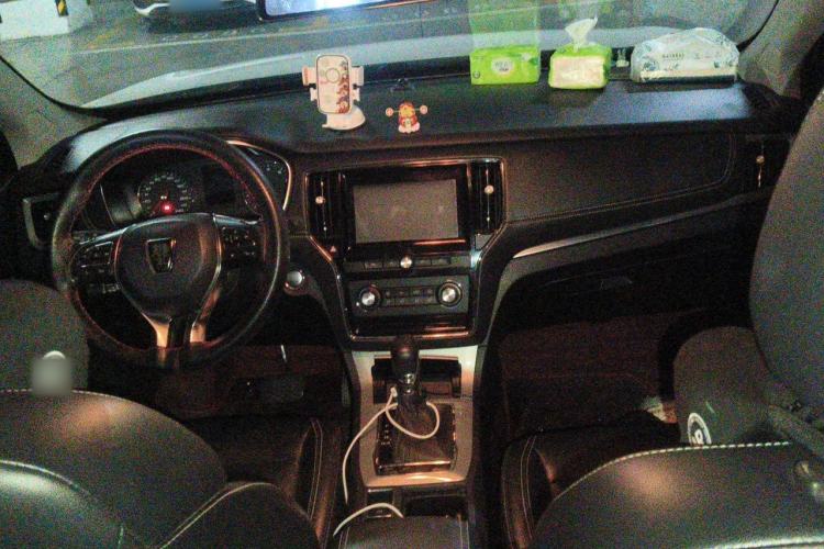 Used Roewe RX5 2018 20T Two-Wheel Drive Automatic Flagship Edition Center Console