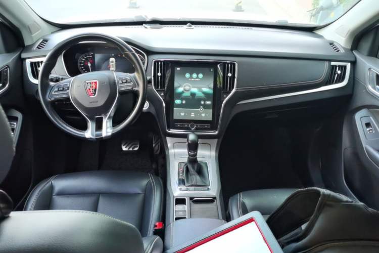 Used Roewe RX5 2018 30T Two-Wheel Drive Automatic Internet Platinum Edition Center Console