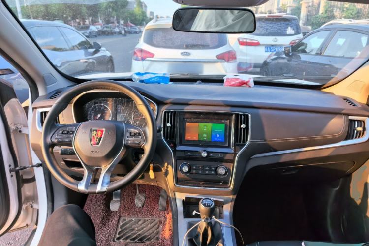 Used Roewe RX5 2018 20T Two-Wheel Drive Manual Flagship Edition Center Console