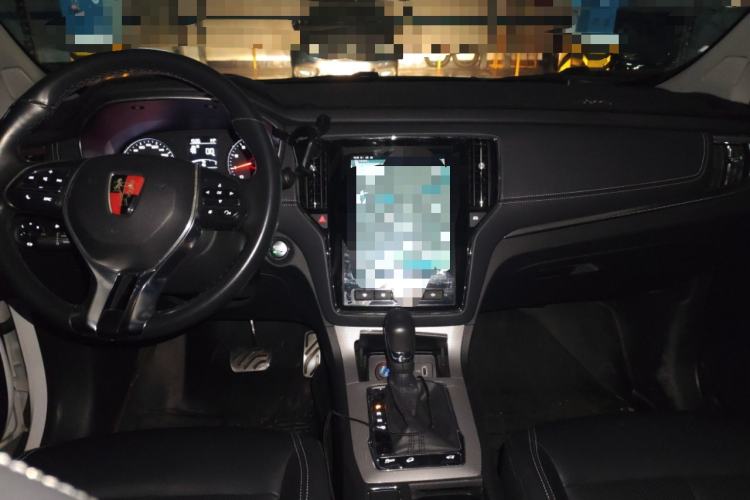 Used Roewe RX5 2018 20T Two-Wheel Drive Automatic Internet Smart Edition Center Console