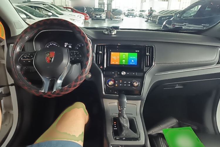 Used Roewe RX5 2018 20T Two-Wheel Drive Automatic Flagship Edition Center Console