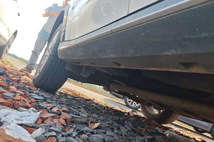 Used Roewe RX5 2018 20T Two-Wheel Drive Manual Flagship Edition Chassis Front Right