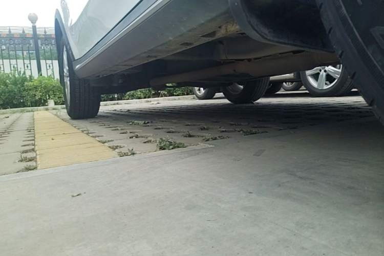 Used Roewe RX5 2018 20T Two-Wheel Drive Manual Flagship Edition Chassis Front Right