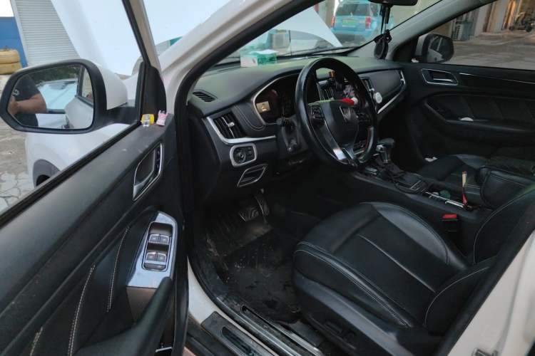 Used Roewe RX5 2018 20T Two-Wheel Drive Automatic Internet Smart Luxury Edition Driver Seat