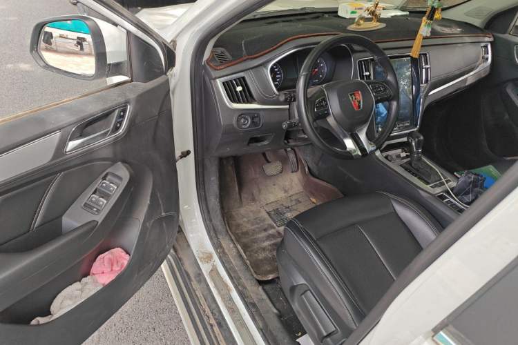 Used Roewe RX5 2018 20T Two-Wheel Drive Automatic Internet Smart Edition Driver Seat