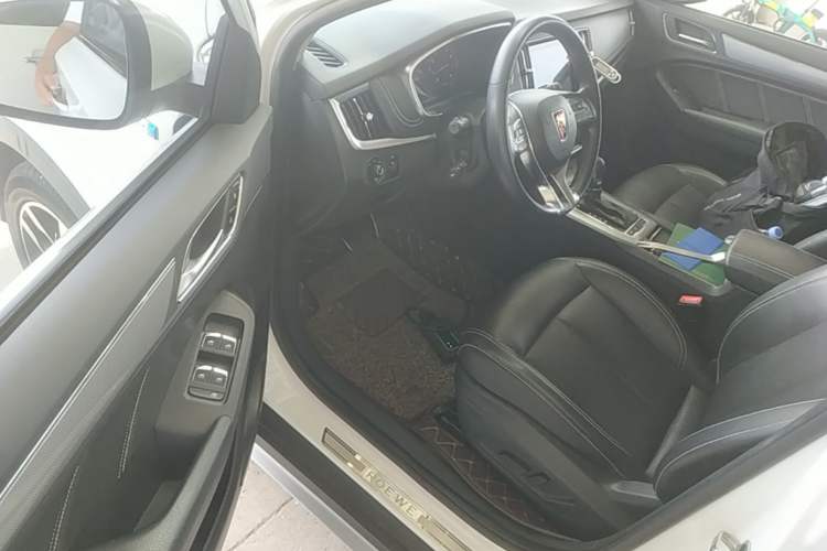 Used Roewe RX5 2018 20T Two-Wheel Drive Automatic Internet Smart Edition Driver Seat