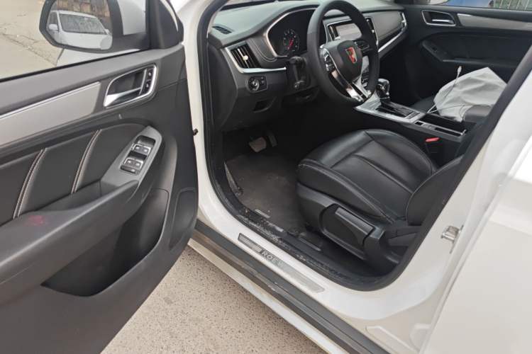 Used Roewe RX5 2018 20T Two-Wheel Drive Automatic Internet Smart Edition Driver Seat