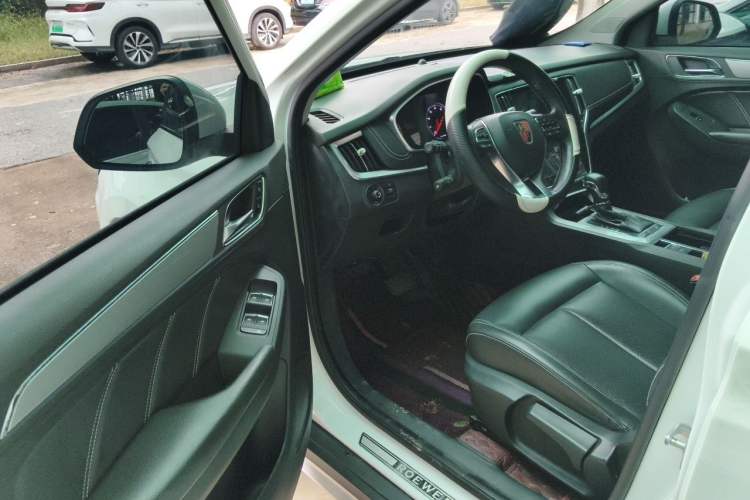 Used Roewe RX5 2018 20T Two-Wheel Drive Automatic Internet Smart Edition Driver Seat