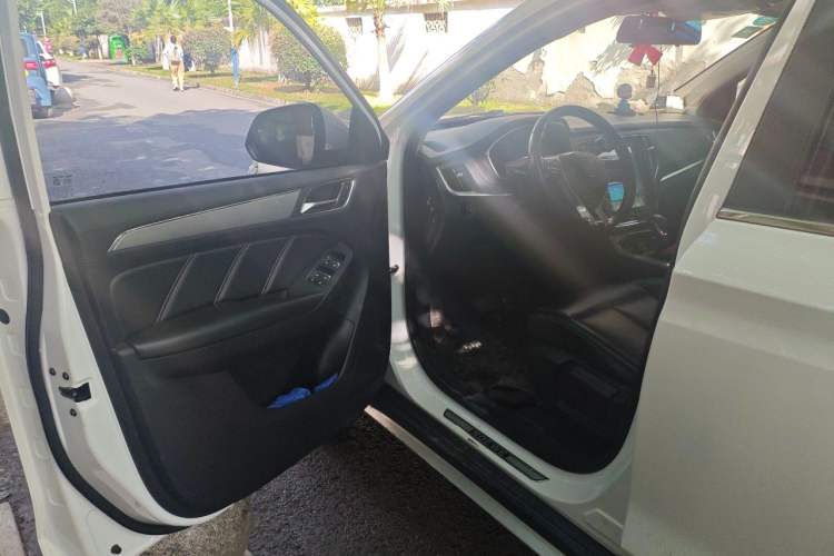 Used Roewe RX5 2018 20T Two-Wheel Drive Automatic Internet Smart Luxury Edition Driver Seat