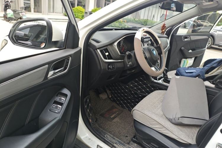 Used Roewe RX5 2018 20T Two-Wheel Drive Automatic Flagship Edition Driver Seat