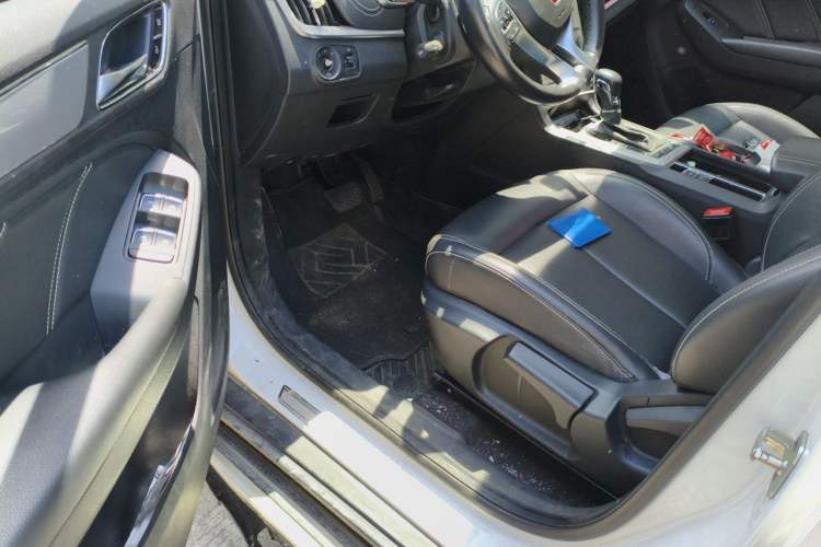 Used Roewe RX5 2018 20T Two-Wheel Drive Automatic Internet Smart Edition Driver Seat
