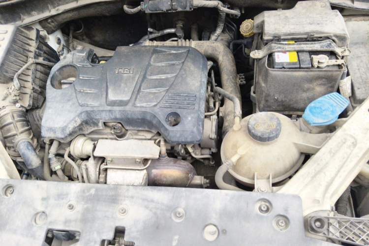 Used Roewe RX5 2018 20T Two-Wheel Drive Manual Internet Smart Edition Engine Bay
